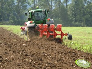 John Deere 6930