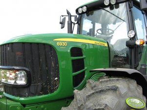 John Deere 6930