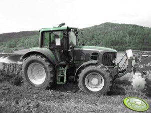 John Deere 6930