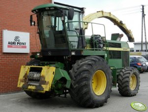 John Deere 6950