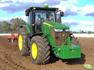 John Deere 7215R + Kverneland