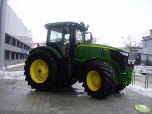 John Deere 7215R