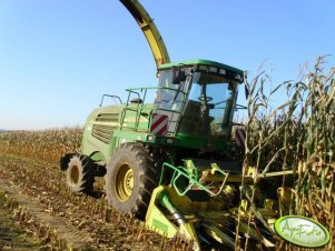 John Deere 7300