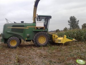 John Deere 7300