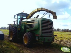 John Deere 7300