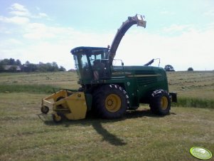 John Deere 7400