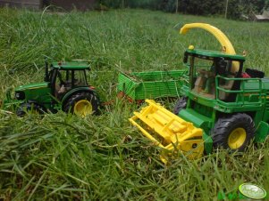 John Deere 7400