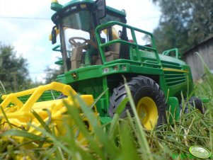 John Deere 7400