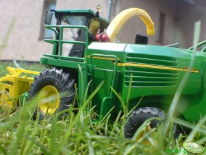 John Deere 7400