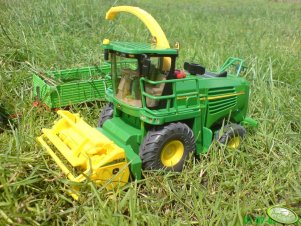 John Deere 7400