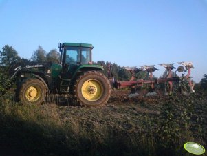 John Deere 7700 + Kverneland 4 skiby