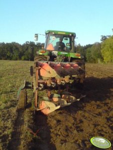 John Deere 7700 + Kverneland 4 skiby