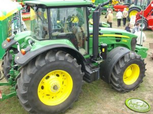 John Deere 7730