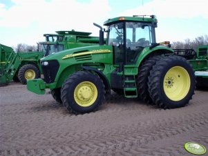 John Deere 7820