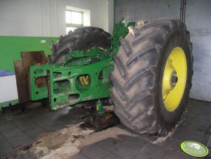 John Deere 7820....