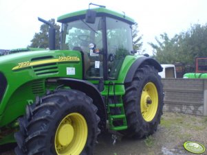 John Deere 7820