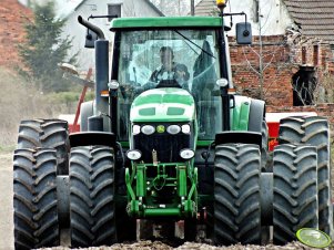 John Deere 7820