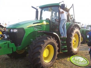 John Deere 7820