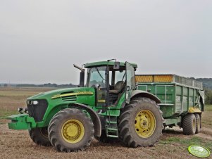 John Deere 7820