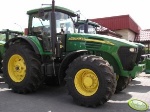 John Deere 7820