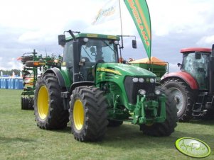 John Deere 7820