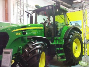 John Deere 7830