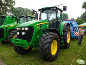 John Deere 7830