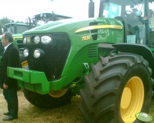 John Deere 7830