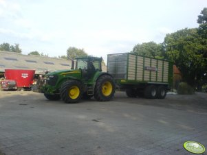 John Deere 7920 + przyczepa objętościowa