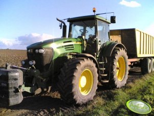 John Deere 7920