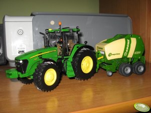 John Deere 7930 + Krone Comprima V 150 XC