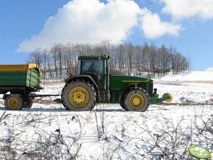 John Deere 8210