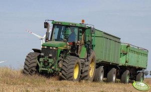 John Deere 8210