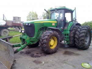 John Deere 8220