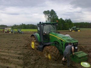 John Deere 8230