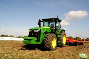 John Deere 8285R + Kuhn