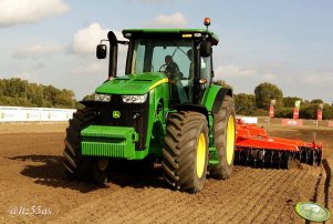 John Deere 8285R + Kuhn