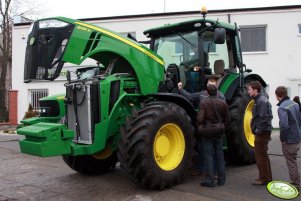 John Deere 8285R