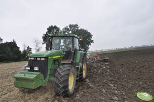 John Deere 8300