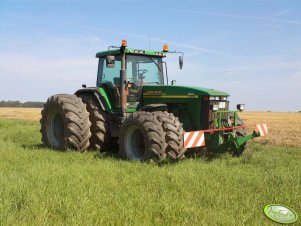 John Deere 8310