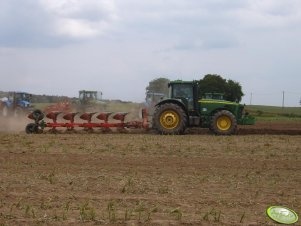 John Deere 8320 z Kvernelandem 