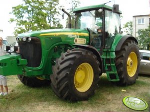 John Deere 8320