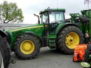 John Deere 8320