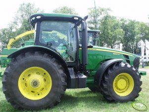 John Deere 8320R