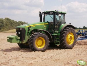 John Deere 8330