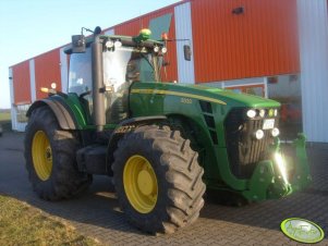 John Deere 8330