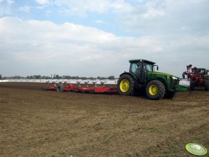 John Deere 8360R + plug kverneland 