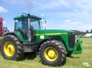 John Deere 8400