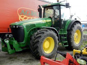 John Deere 8420