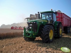 John Deere 8520